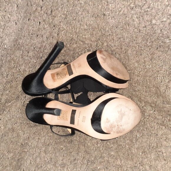 BADGLEY MISCHKA-Randee-Silk/Satin Black Flower-4.5" Heels-Sz 5.5-Excellent - Picture 7 of 7